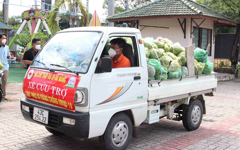 Xe 0 đồng hỗ trợ chở rau xanh cho các hoạt động từ thiện. “Tiếp sức” cùng người dân Đà Nẵng vượt qua mùa dịch -0
