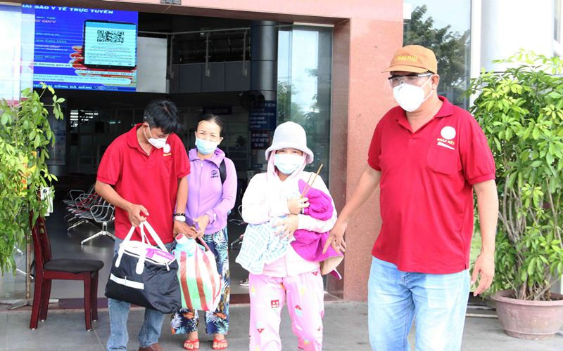 Đưa người dân xuất viện về nhà. “Tiếp sức” cùng người dân Đà Nẵng vượt qua mùa dịch -0