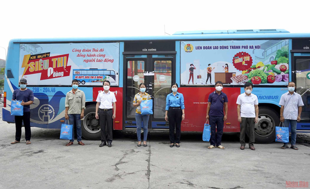 108 người lao động Công ty TNHH thương mại Hà Phát nhận “Túi An sinh Công đoàn”. 36,5 nghìn túi