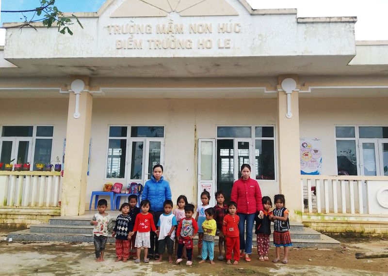 Cô trò tại điểm trường Ho Le, xã Húc. Những cô giáo ngược núi dạy chữ -0