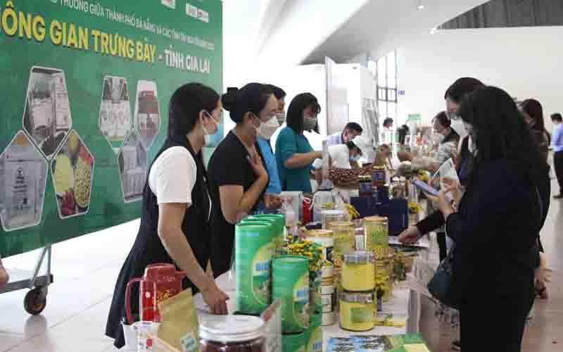 Các địa phương giới thiệu, kết nối sản phẩm tại Hội Nghị.