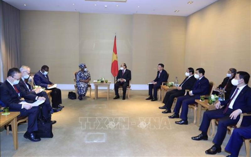 Chủ tịch nước Nguyễn Xuân Phúc tiếp Tổng Giám đốc Tổ chức Thương mại thế giới (WTO), bà Ngozi Okonjo-Iweala. (Ảnh: Thống Nhất/TTXVN)