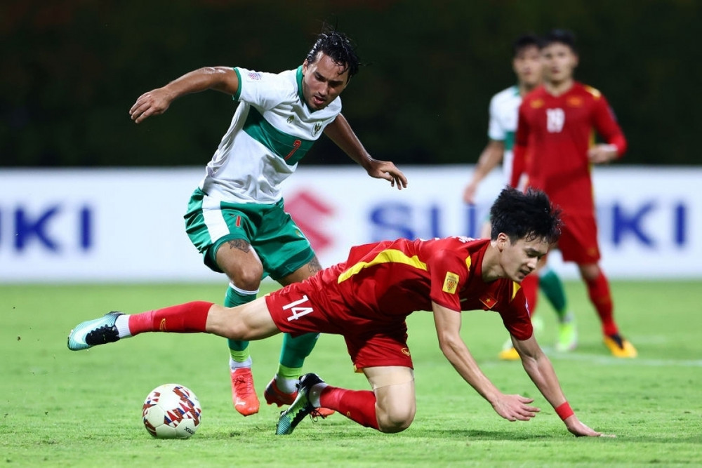 Lối chơi áp sát của Indonesia khiến họ nhận nhiều thẻ vàng. (Ảnh: Getty) Đội tuyển Việt Nam hòa đáng tiếc trước Indonesia -0