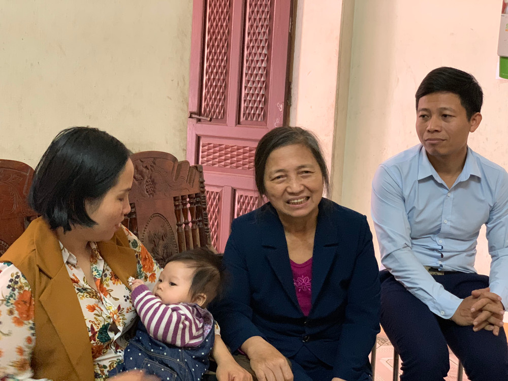 Gia đình chị Hưng chia sẻ về hành trình săn cô con gái. Kỳ diệu sinh con khỏe mạnh dù mẹ mang gien bệnh hemophilia -0