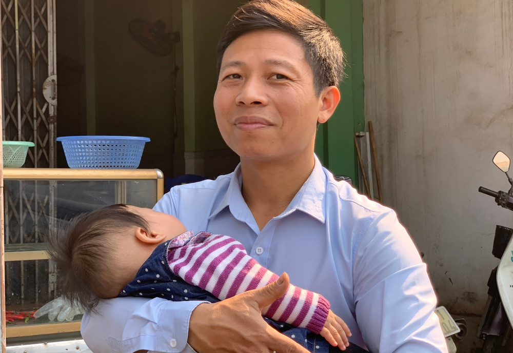 Anh Bùi Trung Đức chia sẻ về hạnh phúc khi có cô con gái thứ 2 sau hành trình dài tìm con. Kỳ diệu sinh con khỏe mạnh dù mẹ mang gien bệnh hemophilia -0
