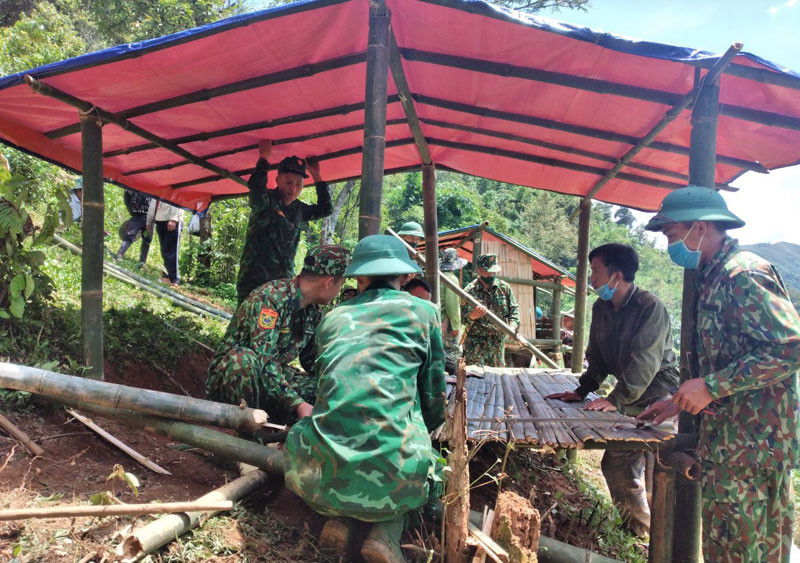 Đến nay, xã Phiêng Pằn đã làm được 16 nhà cách ly xa khu dân cư tại 2 bản. Khi nhân dân đồng lòng cùng chính quyền chống dịch -0