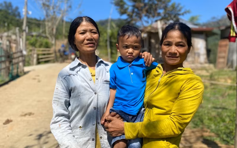 Gánh người bệnh chạy trốn tử thần -0