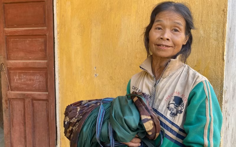 Gánh người bệnh chạy trốn tử thần -0