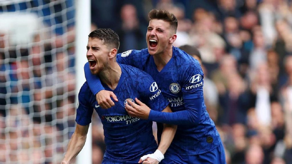 Jorginho và Mason Mount đã quá hiểu nhau khi cùng chơi bóng ở Chelsea. (Ảnh: Getty Images) Những ''điểm nóng'' đối đầu trên sân ở chung kết EURO 2020 -0