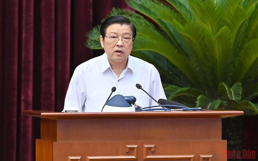 Đồng chí Phan Đình Trạc, Ủy viên Bộ Chính trị, Trưởng Ban Nội chính Trung ương trình bày báo cáo tại Hội nghị. Hình ảnh Hội nghị toàn quốc tổng kết 10 năm công tác phòng, chống tham nhũng, tiêu cực -6