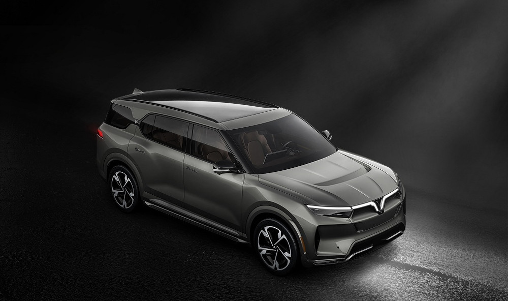 VF33 là xe SUV cỡ đại. VinFast ra mắt ba dòng xe điện tự lái -0