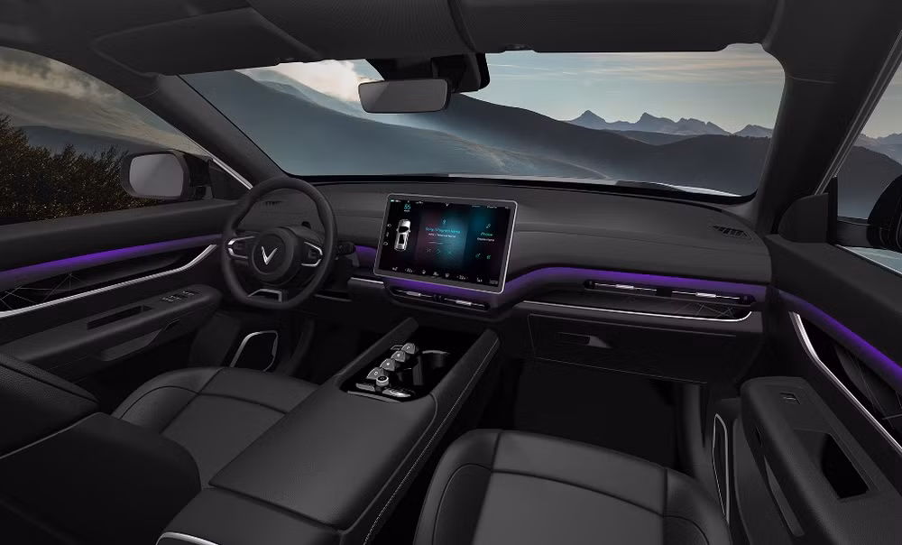 Buồng lái xe điện tự hành VF33.