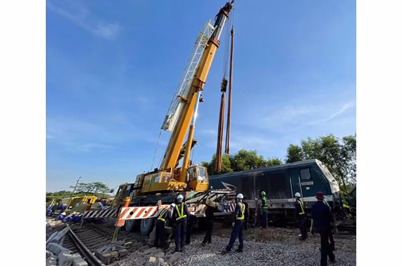 Công ty cổ phần điện gió B&T điều động siêu cần cẩu đến cứu hộ tàu hàng bị nạn tại Quảng Trị.