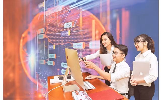 Việc xây dựng chính phủ điện tử, chính quyền số hướng tới chính phủ số, nền kinh tế số và xã hội số góp phần xây dựng nhà nước chuyên nghiệp, hiệu quả.Ảnh: Phong Anh