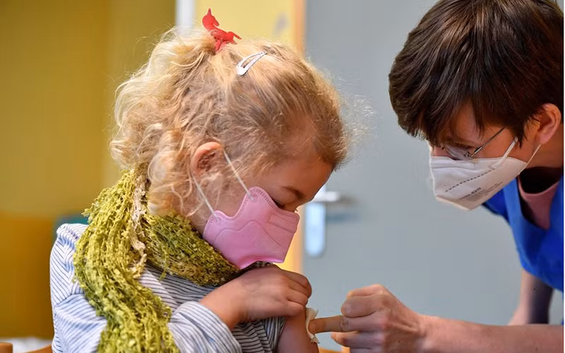 Tiêm vắc-xin ngừa Covid-19 cho trẻ em tại Đức. 