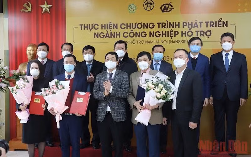 Các doanh nghiệp được trao chủ trương đầu tư và hợp đồng thuê đất tại khu công nghiệp Hanssip.