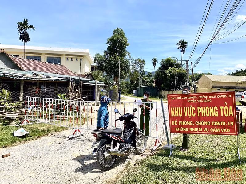 Sạt lở núi đe dọa vùng phong tỏa Covid-19 -0
