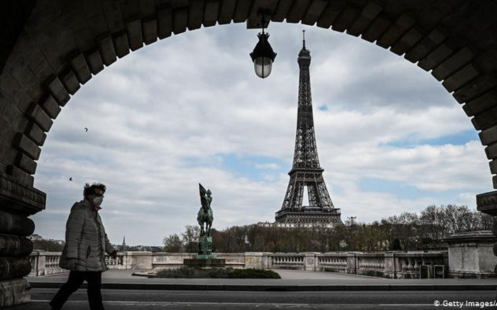 Một trong những địa danh nổi tiếng nhất thế giới, Tháp Eiffel, cho đến nay vẫn đóng cửa (Ảnh: GETTY IMAGE) Nỗ lực hồi sinh du lịch, EU đề xuất nới lỏng hạn chế nhập cảnh -0