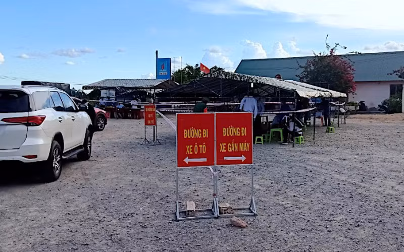 Ban Chỉ đạo phòng, chống dịch tỉnh Cà Mau kiểm tra hoạt động tại chốt kiểm soát người/phương tiện trên tuyến Quản Lộ - Phụng Hiệp.