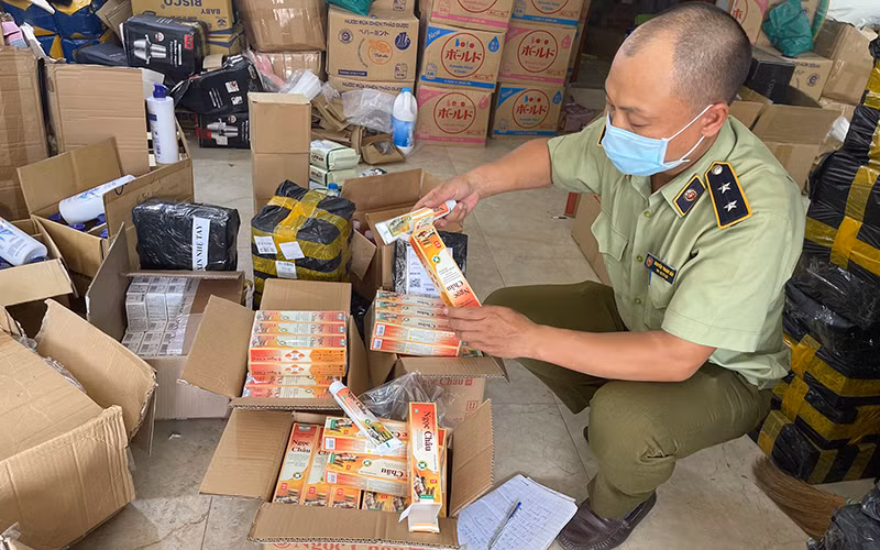 Hàng hóa tại hiện trường thời điểm Đội QLTT số 1 tiến hành kiểm tra.