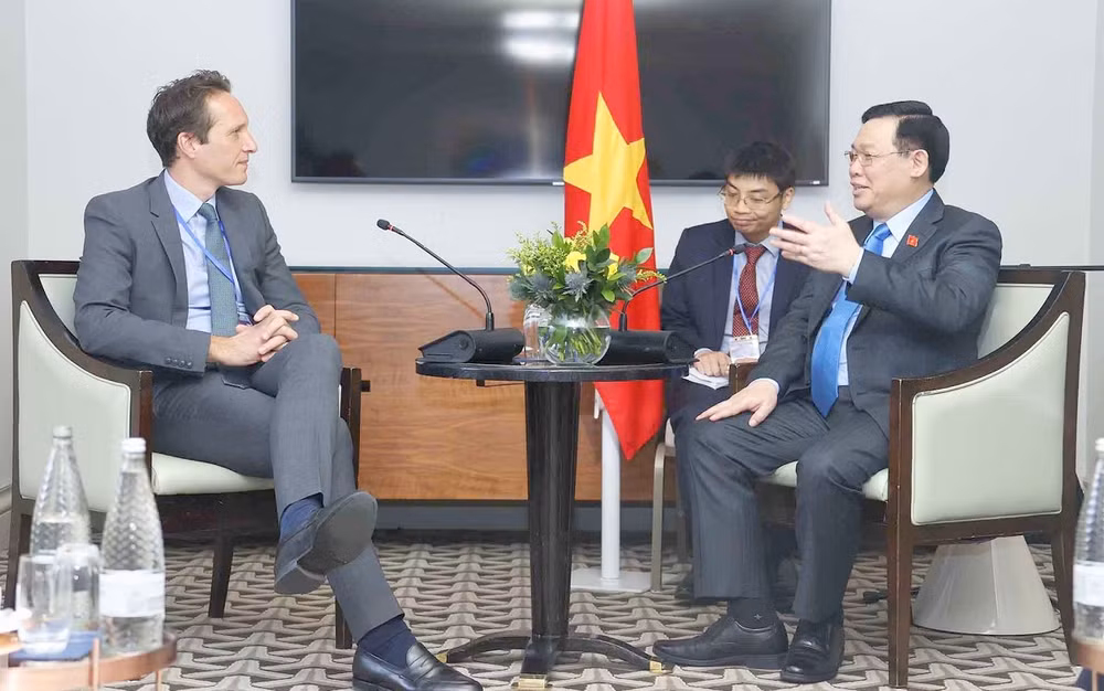 Chủ tịch Quốc hội Vương Đình Huệ tiếp lãnh đạo một số tập đoàn của Vương quốc Anh -0