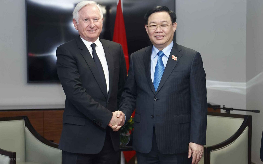 Chủ tịch Quốc hội Vương Đình Huệ tiếp Chủ tịch Pacific Land Partrick Mc Killen. (Ảnh: TTXVN) Chủ tịch Quốc hội Vương Đình Huệ tiếp lãnh đạo một số tập đoàn của Vương quốc Anh -0