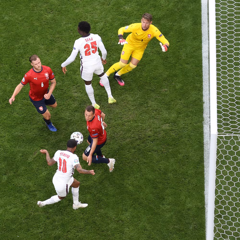 Anh thắng tối thiểu Cộng hòa Séc để lên ngôi đầu bảng -0