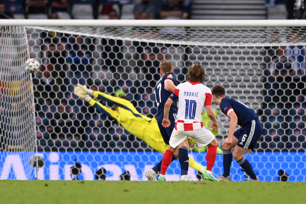 Cú sút thể hiện đẳng cấp của Luka Modric. e4g2cymwqaitcqd.jpeg -0