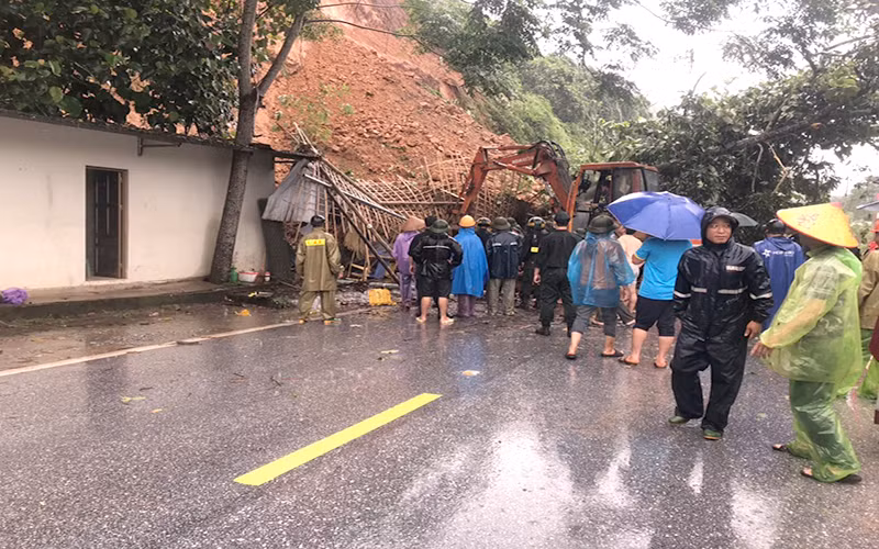 Hiện trường nơi xảy ra vụ sạt lở đất khiến một người tử vong tại thôn Tháng Mười, xã Yên Lâm, huyện Hàm Yên, tỉnh Tuyên Quang.