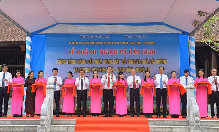 Cắt bắng khánh thành và bàn giao công trình nâng cấp nhà trưng bày bổ sung và nhà bái đường tại Khu Di tích quốc gia đặc biệt Kim Liên.