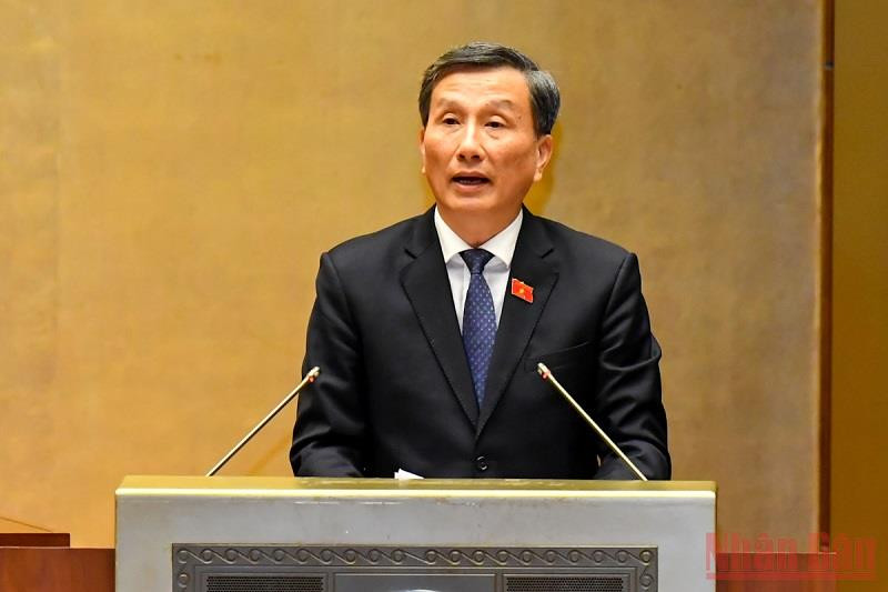 Chủ nhiệm Ủy ban Khoa học, Công nghệ và Môi trường của Quốc hội Lê Quang Huy trình bày Báo cáo thẩm tra dự án Luật. (Ảnh: KHOA NGUYÊN) Thúc đẩy quản lý, sử dụng tần số vô tuyến điện hiệu quả -0