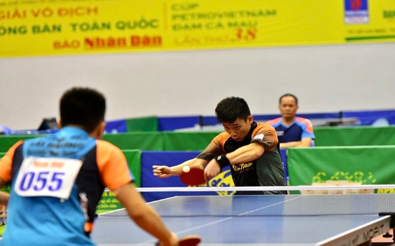 Trận đối đầu căng thẳng, kịch tính giữa hai tay vợt Lê Đình Đức và Nguyễn Đức Tuân tại vòng bán kết đơn nam. Đức Tuân đấu Anh Tú, Mỹ Trang gặp Nguyễn Thị Nga -0