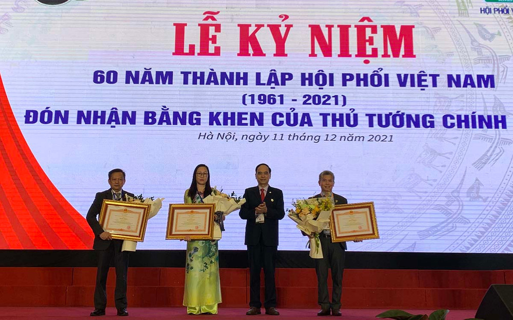 Cá nhân và tập thể nhận Bằng khen của Thủ tướng Chính phủ. Hội Phổi Việt Nam vinh dự nhận Bằng khen của Thủ tướng Chính phủ -0