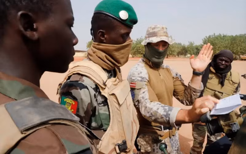 Các binh sĩ Mali trong buổi huấn luyện chống lại các phần tử thánh chiến vào ngày 23/3/2021 ở tỉnh Mopti của Mali. (Ảnh: Reuters)