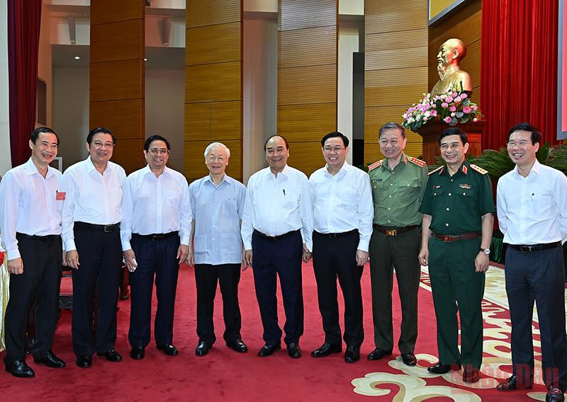 Tổng Bí thư Nguyễn Phú Trọng và các đồng chí lãnh đạo Đảng, Nhà nước dự hội nghị. (Ảnh: Đăng Khoa) Hội nghị toàn quốc các cơ quan nội chính triển khai Nghị quyết Đại hội XIII của Đảng -0