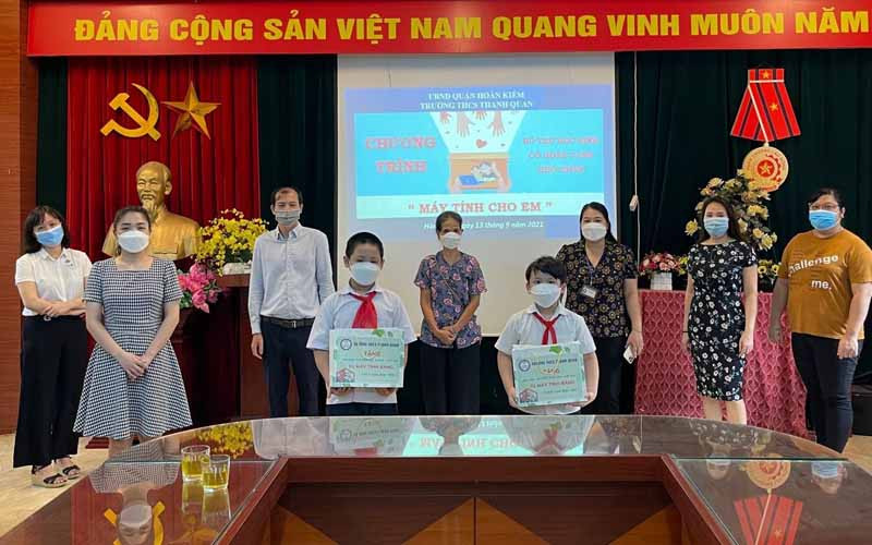 Trường THCS Thanh Quan hỗ trợ học sinh trong Chương trình “Máy tính cho em”. Hà Nội tiếp tục hỗ trợ máy tính cho học sinh và công bố kho học liệu điện tử -0