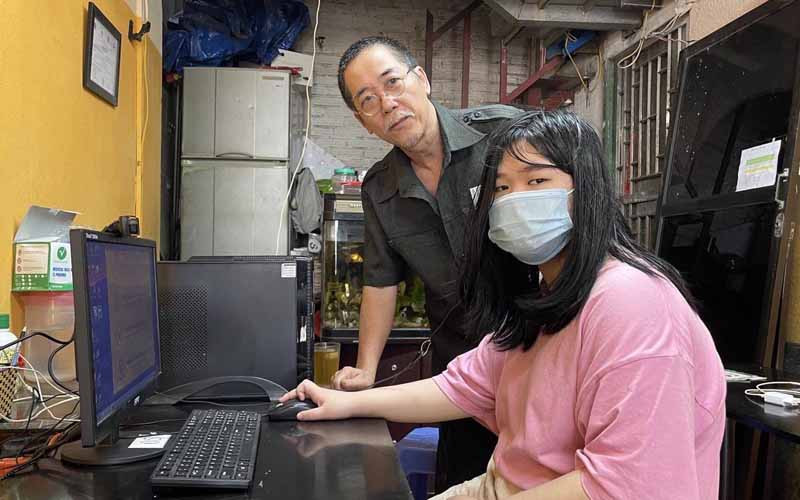 Trường THCS Trưng Vương trao tặng máy tính cho học sinh. Hà Nội tiếp tục hỗ trợ máy tính cho học sinh và công bố kho học liệu điện tử -0