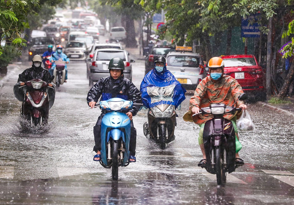 Trận mưa lớn đã góp phần giải nhiệt cho Hà Nội sau chuỗi ngày nắng nóng. Mưa lớn giải nhiệt cho Hà Nội sau chuỗi ngày nắng nóng -0