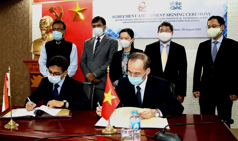 Ngày 7-8, Đại sứ Ấn Độ Pranay Verma và ông Vũ Văn San, Giám đốc Học viện Công nghệ Bưu chính Viễn thông (PTIT) đã ký kết Phụ lục Thỏa thuận giữa Học viện Công nghệ Bưu chính Viễn thông (PTIT), thuộc Bộ Thông tin và Truyền thông và Trung tâm Phát triển Tin học Nâng cao (CDAC), thuộc Bộ Điện tử và Công nghệ thông tin của Chính phủ Ấn Độ.