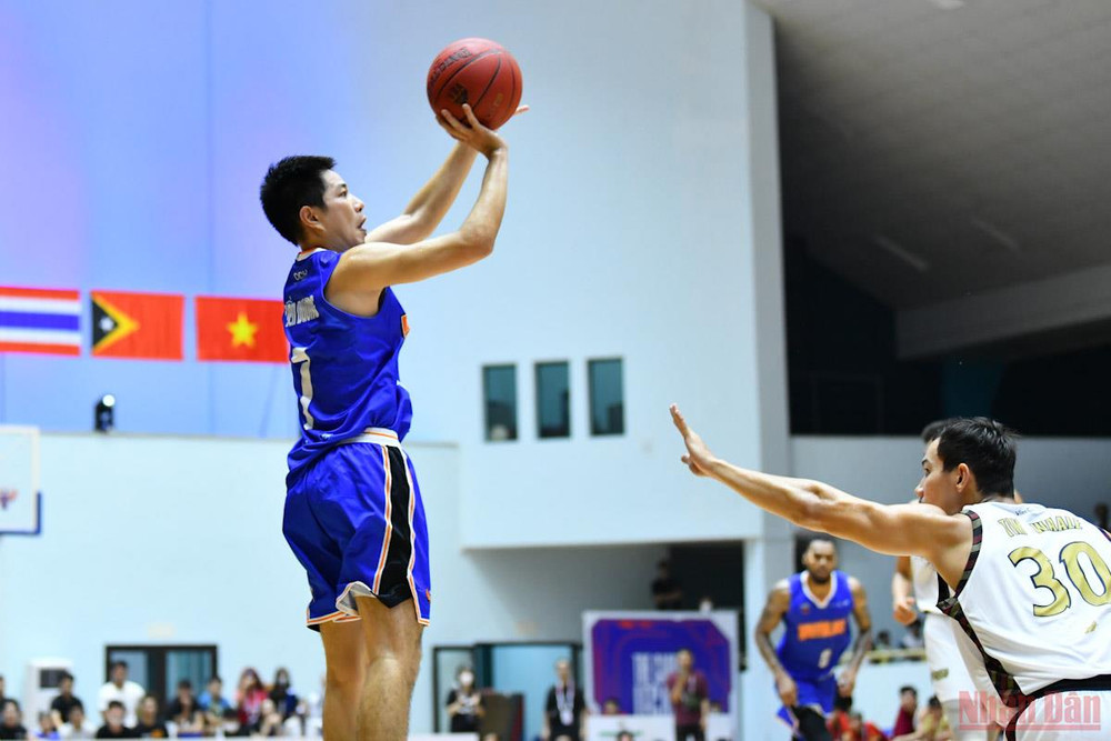 Nguyễn Tiến Dương bất ngờ tỏa sáng với ba pha ném ba điểm thành công. VBA 2022 và cái