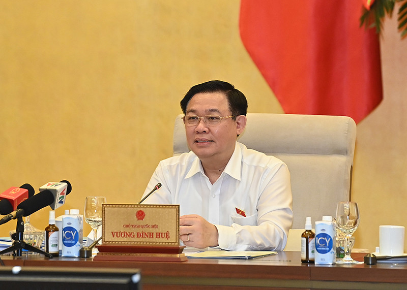 Chủ tịch Quốc hội Vương Đình Huệ phát biểu cho ý kiến vào nội dung phiên họp. (Ảnh: Duy Linh) Sẽ giám sát công tác quy hoạch xây dựng, sử dụng đất cấp huyện trên phạm vi cả nước -0