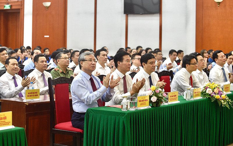 Đại biểu tham dự lễ khai trương. Ảnh: NHẬT BẮC Khai truơng Trang tin điện tử Đảng Cộng sản Việt Nam – Đại hội XIII -0