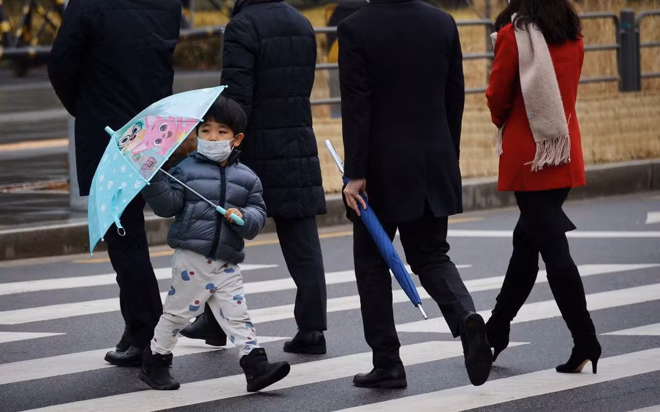 Số ca mắc mới Covid-19 theo ngày của Hàn Quốc đang tăng nhanh trong bối cảnh biến thể Omicron lây lan nhanh chóng và trở thành biến thể chính gây bệnh ở nước này. (Ảnh: REUTERS)