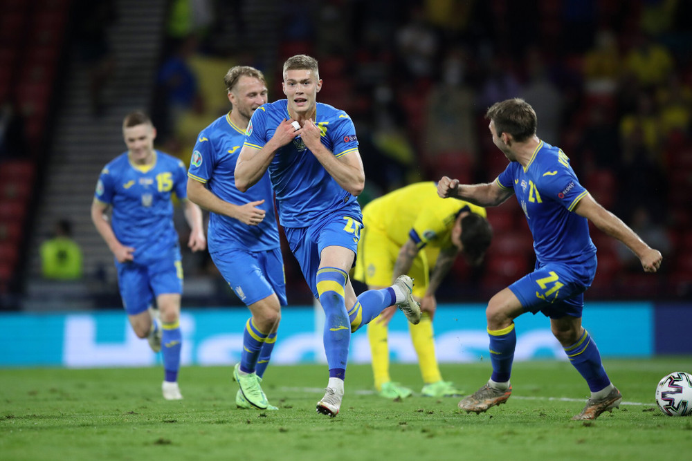 Ukraine lần đầu tiên lọt vào tứ kết Euro nhờ bàn thắng phút 120 của Artem Dovbyk, ấn định thắng lợi 2-1 trước Thụy Điển. (Ảnh: UEFA) Những khoảnh khắc ấn tượng tại vòng 1/8 Euro 2020 -0