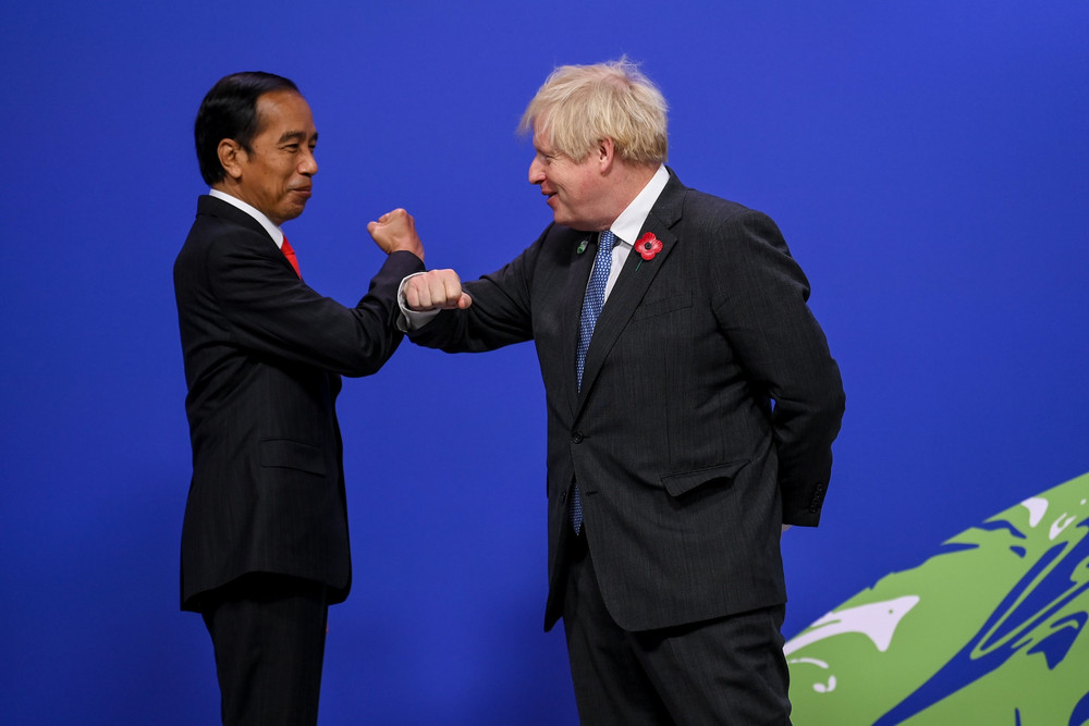 Tổng thống Indonesia Joko Widodo cho rằng biến đổi khí hậu là mối đe dọa lớn đối với sự thịnh vượng, phát triển toàn cầu và đoàn kết, đối tác, hợp tác, trong đó phối hợp toàn cầu là chìa khóa để giải quyết mối đe dọa này. Ông khẳng định rằng Indonesia sẽ tiếp tục đóng góp vào việc quản lý biến đổi khí hậu. (Ảnh: Karwai Tang/Chính phủ Anh) COP26 -0