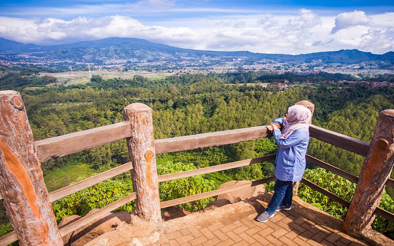 Bandung được người dân Indonesia yêu thích trong dịp nghỉ lễ Tết Nguyên đán (Ảnh: Airpaz) Người châu Á đi đâu dịp Tết Tân Sửu? -0