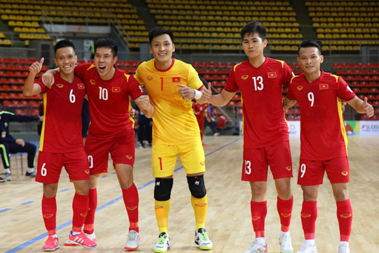 Các tuyển thủ futsal Việt Nam ăn mừng chiến thắng trước Australia. (Ảnh: VFF) Giành trọn 3 điểm trước Australia, đội tuyển futsal Việt Nam ghi danh vào bán kết -0