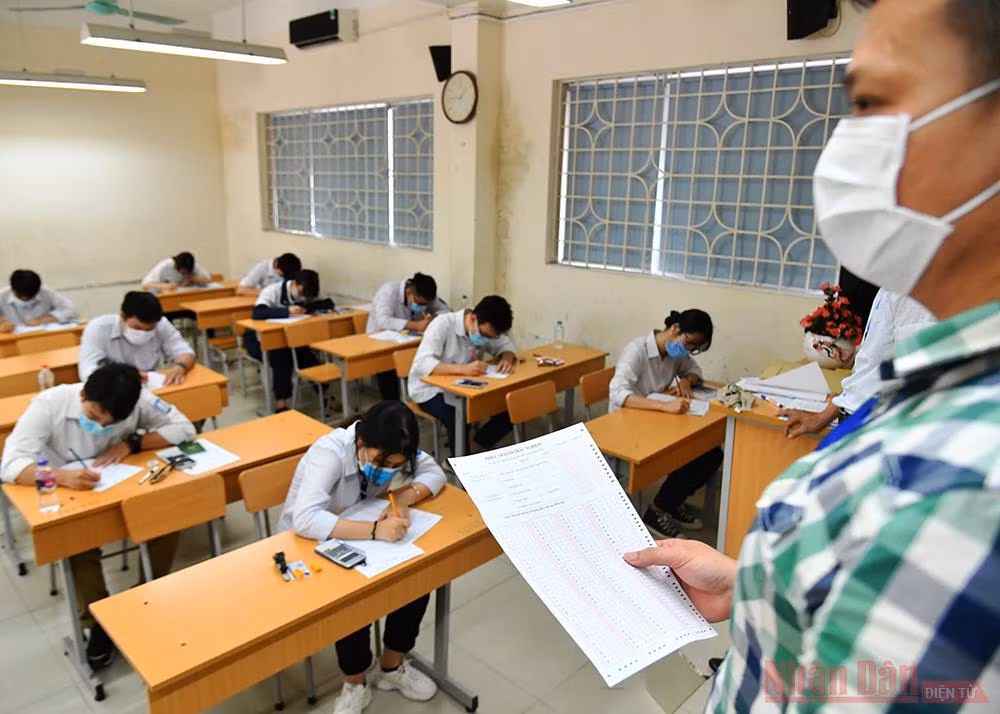 Trong phòng thi tốt nghiệp THPT 2020 (Ảnh: THUỶ NGUYÊN)