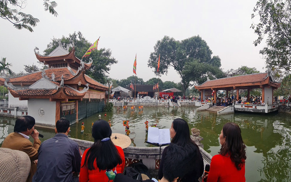 Biểu diễn rối nước ở làng Ðào Thục (huyện Ðông Anh). Tạo động lực phát triển kinh tế từ công nghiệp văn hóa -0