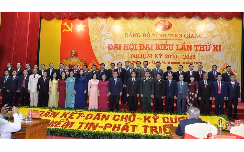 Ra mắt Ban Chấp hành Đảng bộ tỉnh Tiền Giang khóa 11, nhiệm kỳ 2020-2025.
